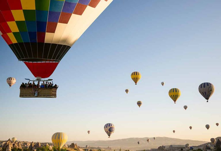 Cappadocia - one of the favorite tourist destinations in Turkey, with unique views and enchanting hot air balloon attractions.