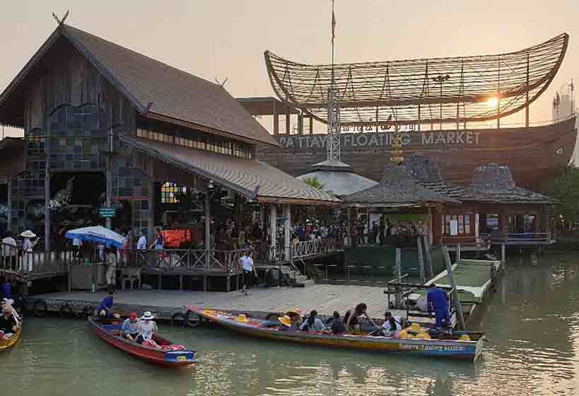 Pattaya Floating Market - showcase the beautiful ancient Thai riverside living community and authentic ways of life.