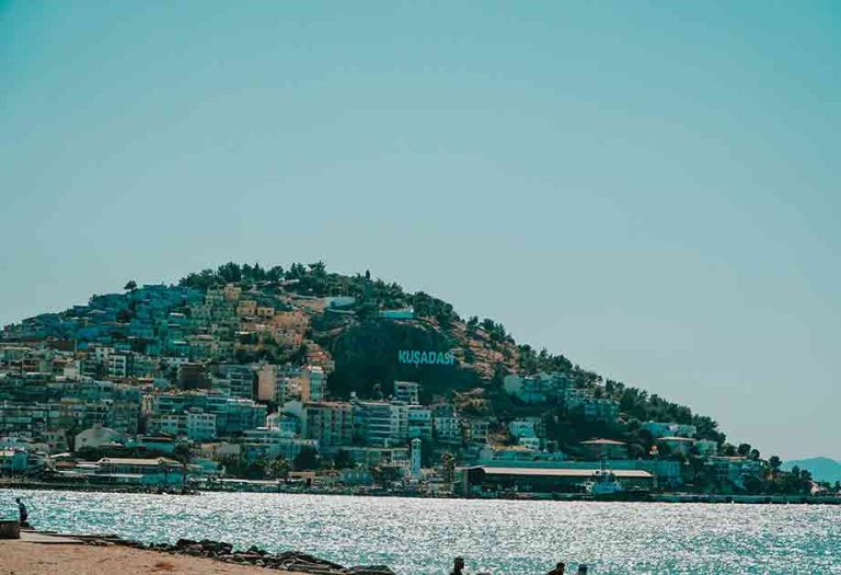 Kusadasi - is a large resort town on Turkey's Aegean coast, and the center of the seaside district of the same name within Aydın Province