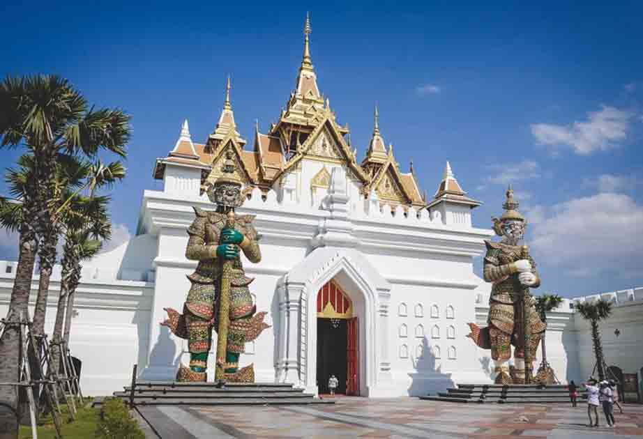 Siam Legend - Thailand's largest cultural theme park.