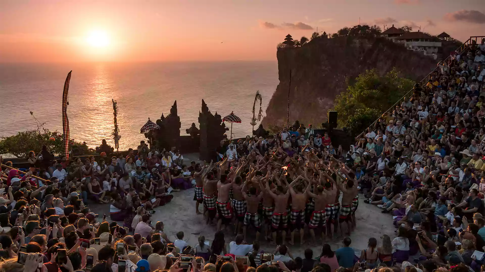 Pura Luhur Uluwatu Bali saat <yoastmark class=