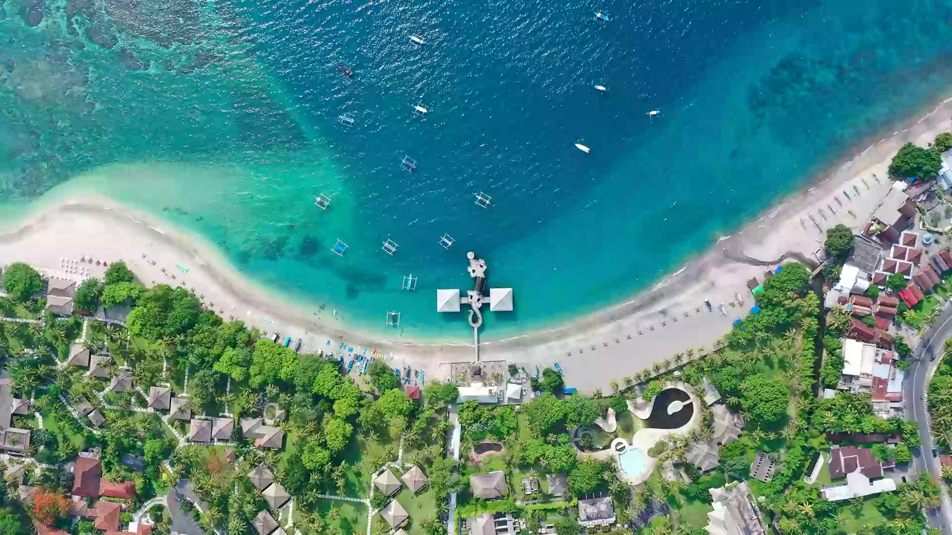 Pantai Senggigi, tempat wisata di Lombok yang populer dan romantis
