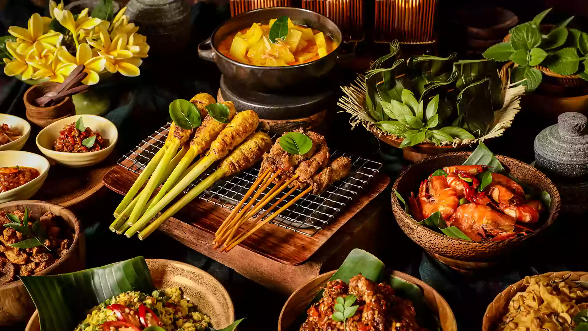 Aneka makanan halal Bali: sate lilit, seafood segar, dan masakan tradisional halal untuk wisatawan Muslim.