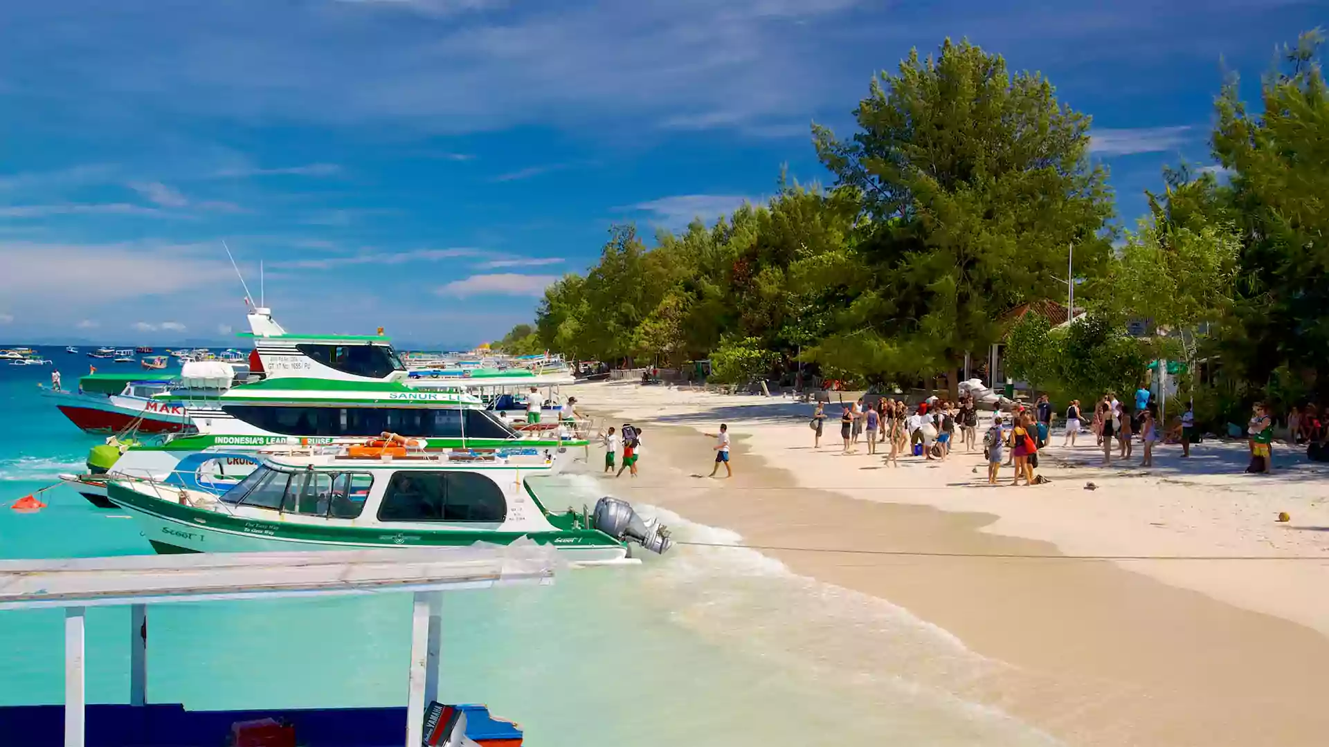 Liburan seru dengan paket tour Lombok ke Gili, Mandalika, dan air terjun bareng Angkasa Tour & Travel Bali.