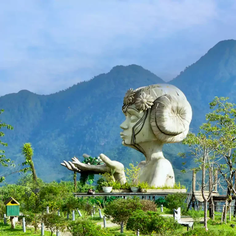Moana Park-Tour Hanoi Sapa Peaks & Halong Waves-img