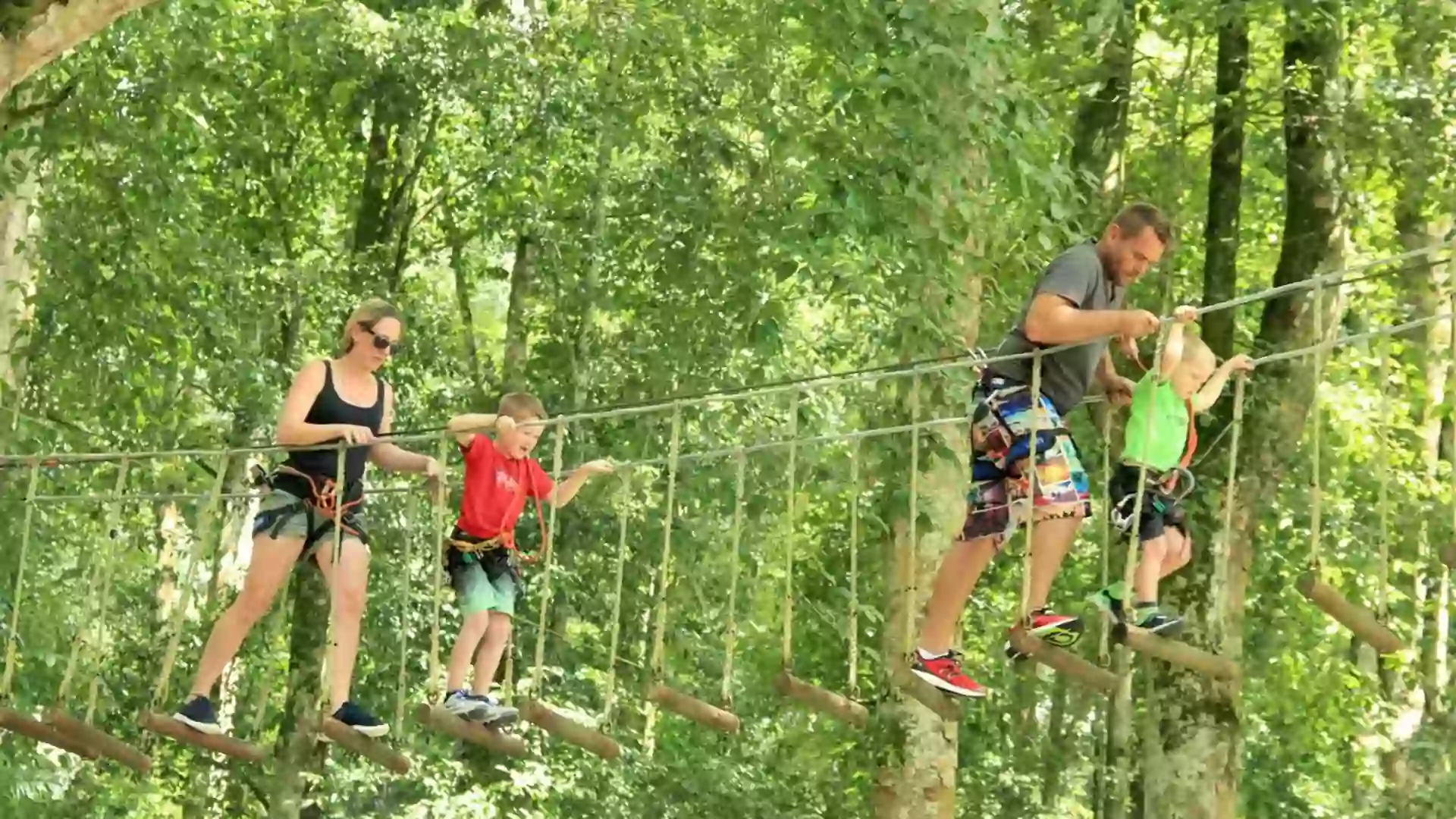 wisata Bali dengan anak di Bali Treetop Adventure Park Bedugul, anak-anak outbound seru di atas pohon di tengah hutan